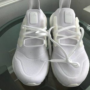 ADIDAS ULTRABOOST 21 MENS RUNNING SHOE